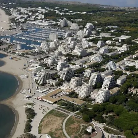 Appartement Avec Piscine A 2 Pas De La